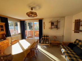 Appartement avec balcon et parking plein centre de la station